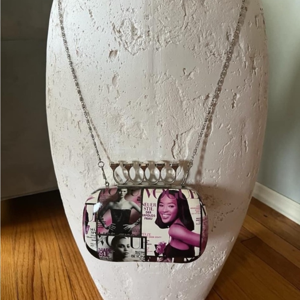 Vintage- Stylish Pink Graphic Clutch Bag